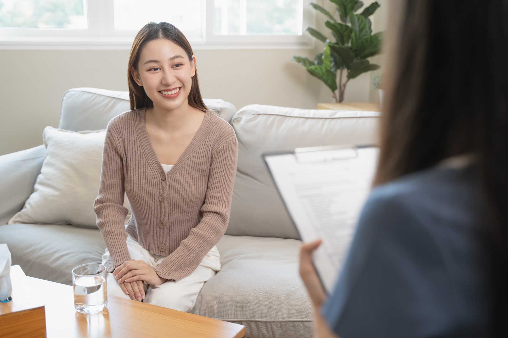 Woman receiving advice from therapist with clipboard about addiction treatment programs in Clovis, California