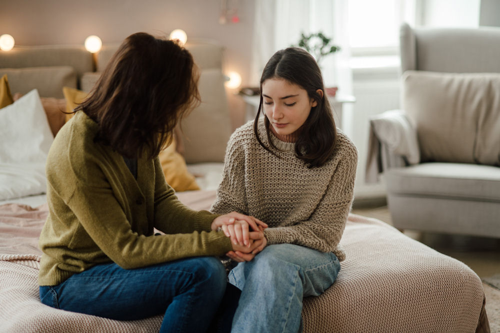 Woman talking to younger woman about bipolar disorder.